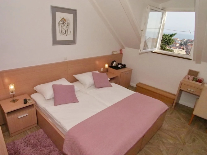Apartments & Rooms Ivusic