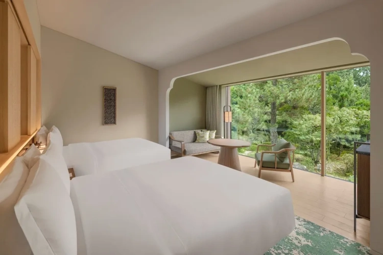 Standard Twin room with garden view