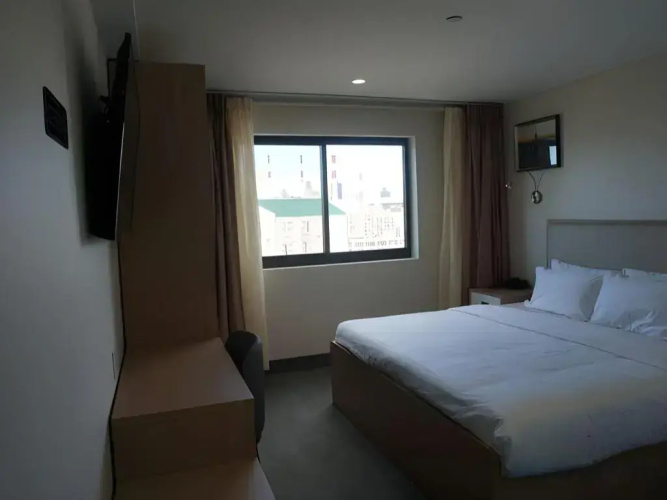 Lic Plaza Hotel