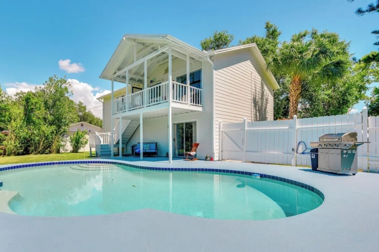 3 Bedrooms Cottage with balcony