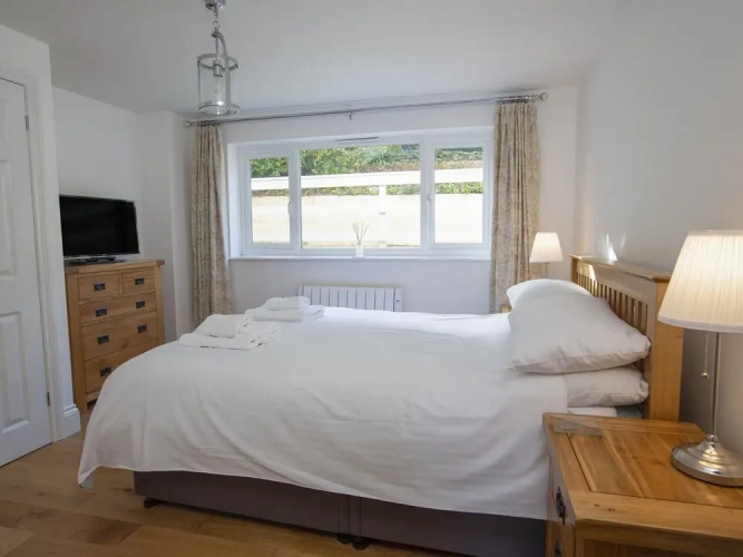 1 Lyndhurst