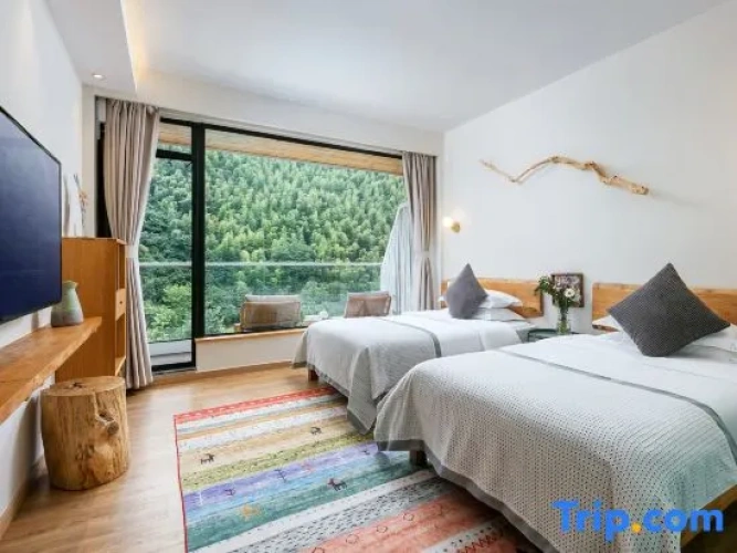 Standard Twin room with balcony