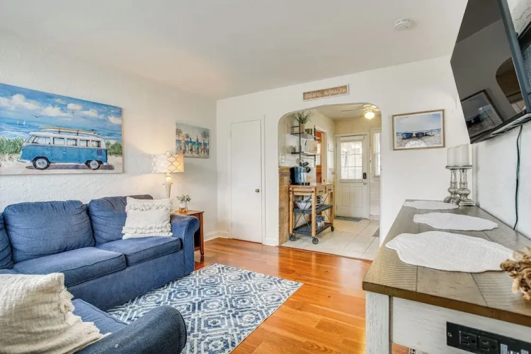 2 Bedrooms Apartment