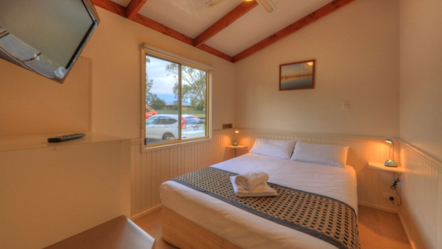2 Bedrooms Standard Family room with river view
