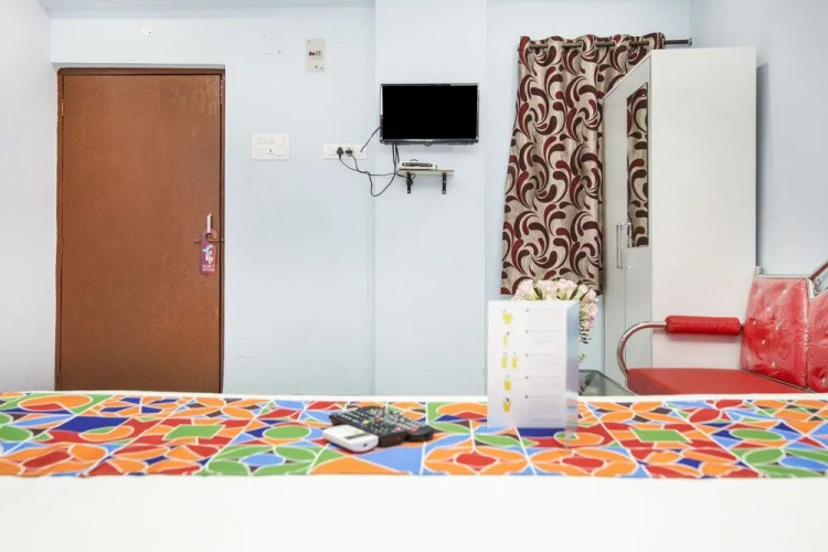FabHotel Nest