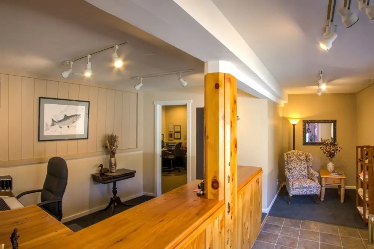 Indian Creek Lodge
