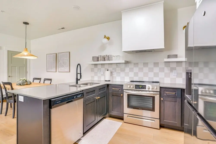 3 Bedrooms Apartment