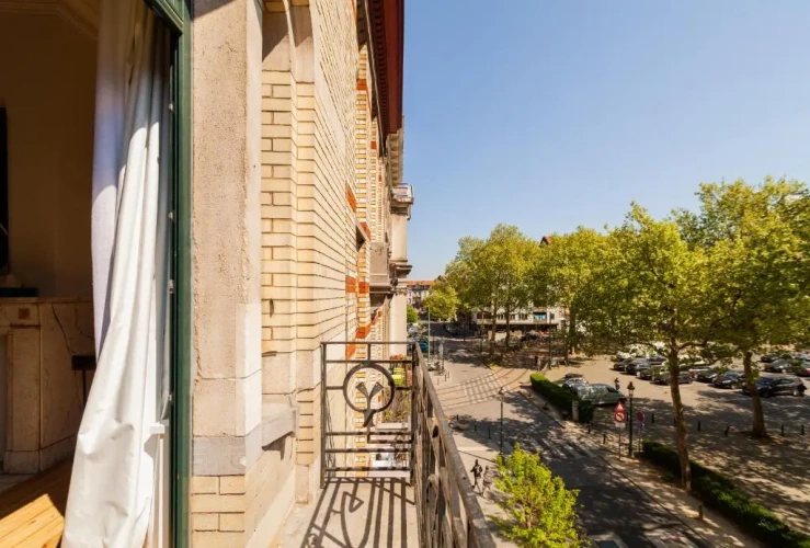 3 Bedrooms Apartment