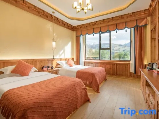Standard Family room with mountain view