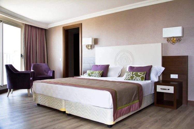 Adella Side Hotel