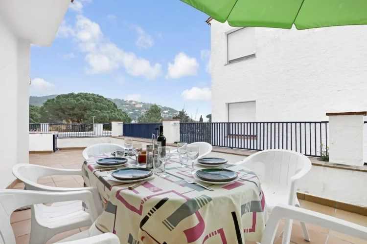 3 Bedrooms Apartment