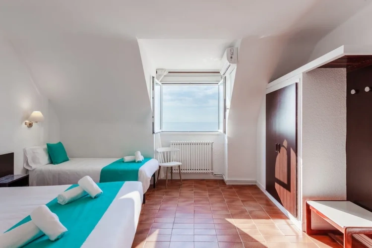 Standard Triple room with sea view