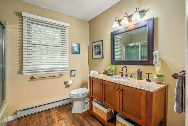 4 Bedrooms Cottage with balcony