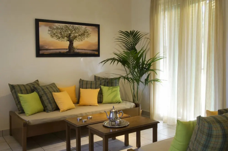 Makis Inn Resort