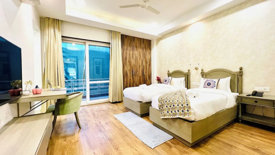 BluO Luxury Stay - Medicity - Balcony, Tub, TT