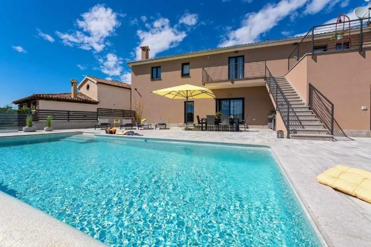 3 Bedrooms Villa