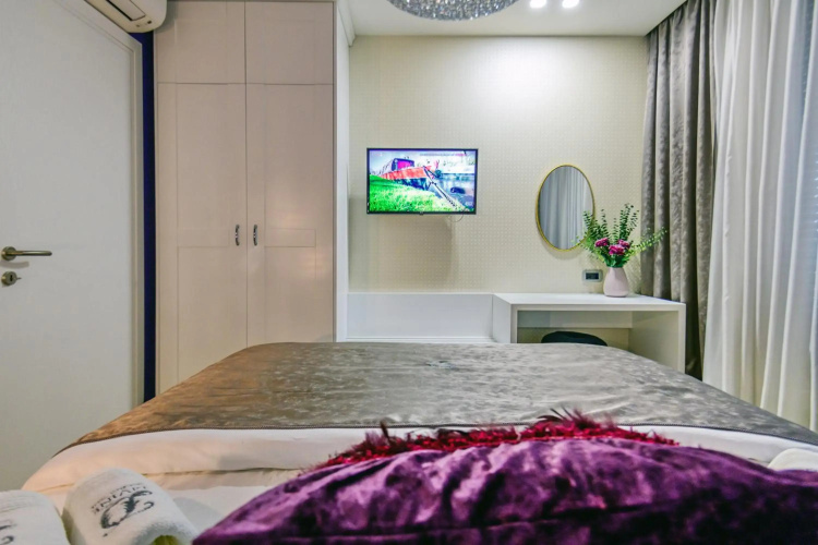 DiVine Luxury Apartment Purple
