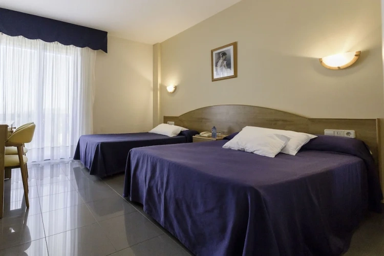Standard Triple room with balcony