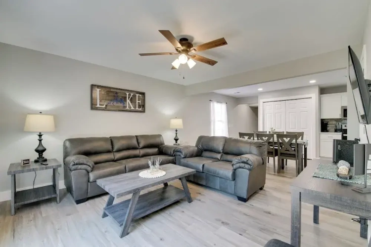 2 Bedrooms Apartment