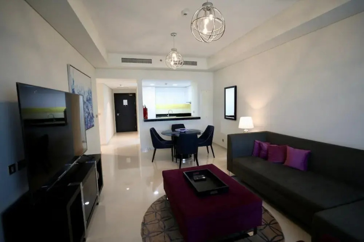 Waterfront 2 Bed Apartment Sleeps 4 With Parking