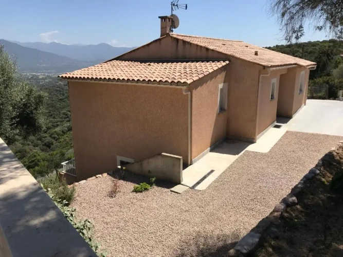 4 Bedrooms Cottage