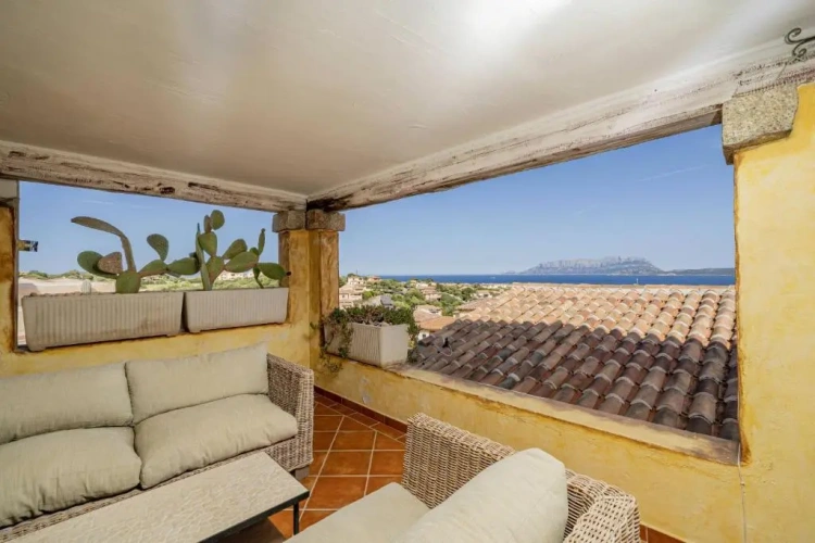Apartment with sea view