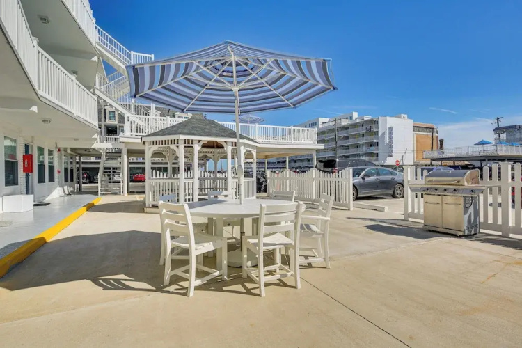 Wildwood Crest Condo w/ Pool & Beach Access!