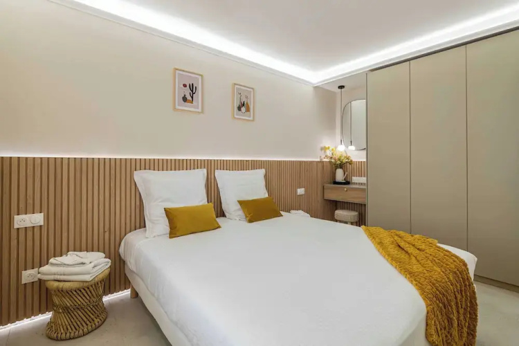 Haussmann Apartment - South-facing Balcony 2br/4p