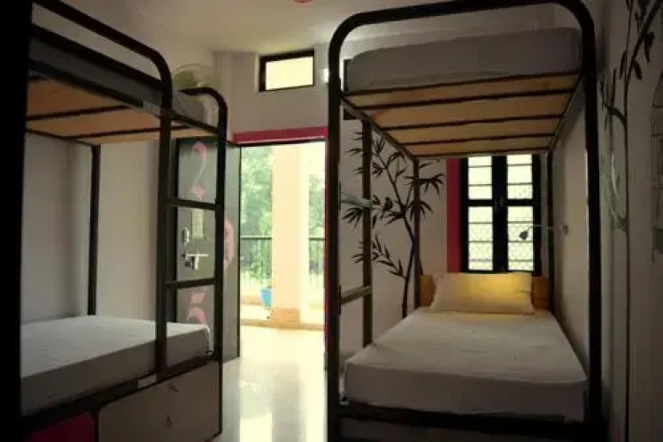HosteLaVie Varanasi