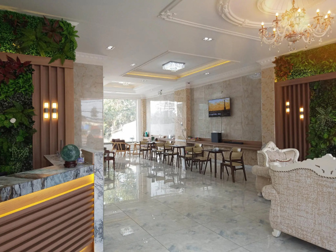 River Hotel