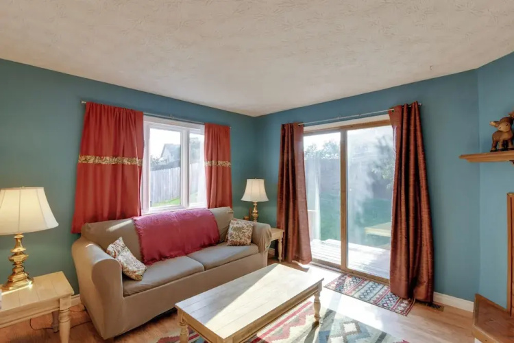 Charming Anchorage Home w/ Grill + Deck!