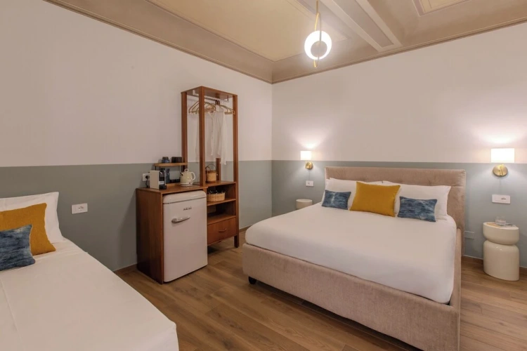 Standard Triple room