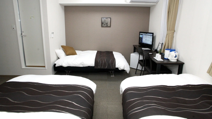Standard Triple room