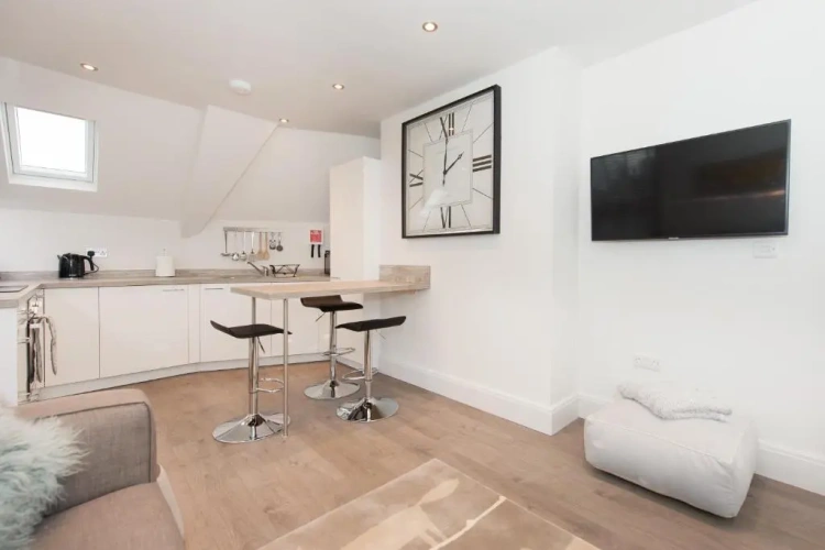 2 Bedrooms Apartment