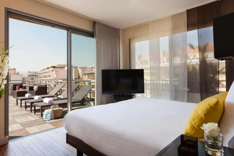 Park and Suites Prestige Cannes Croisette Hotel
