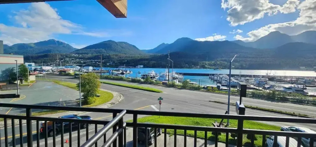 Breakwater Inn