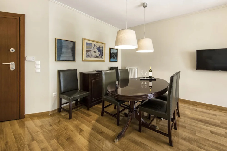 New renovated apt 2' to Acropolis museum