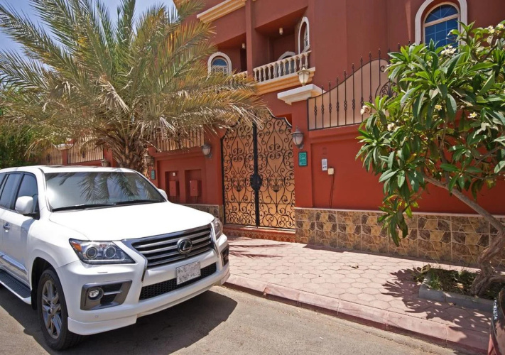 Royal In Villas