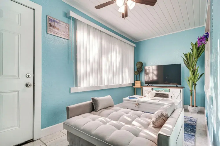 Central Location! Walkable Studio in St Pete Beach