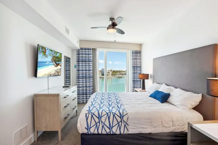 Oceana 301 East