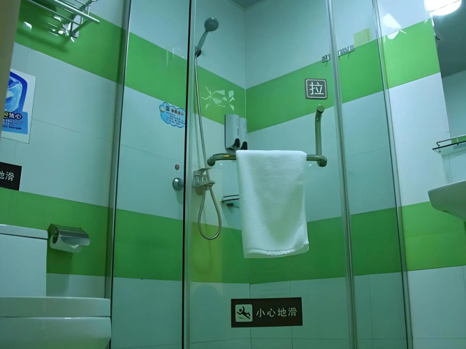 7 Days Inn Wuhu Fangte Tianmenshan Road Light Railway Station