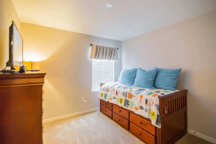 5135 Compass Bay