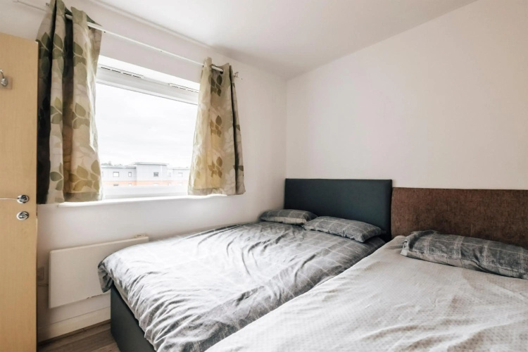 Lloyd St Apartment