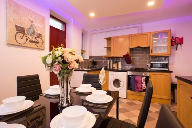 3 Bedrooms Apartment