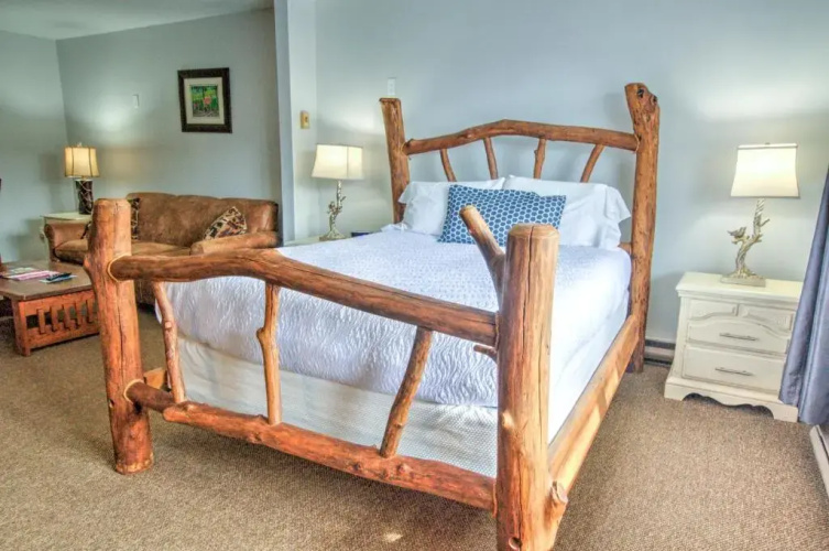 East Shore Lodging