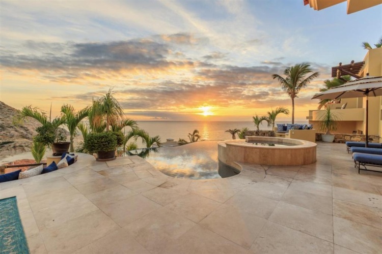 5 Bedrooms Villa