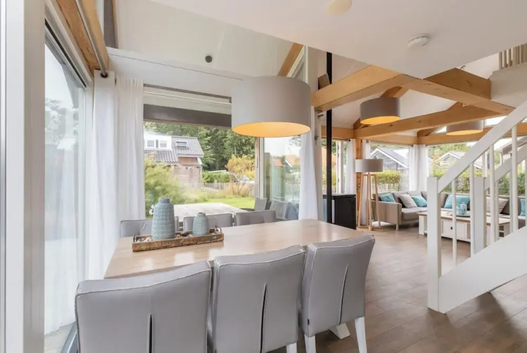 Beachside Modern Holiday Home for 6