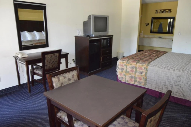 Travel Plaza Inn