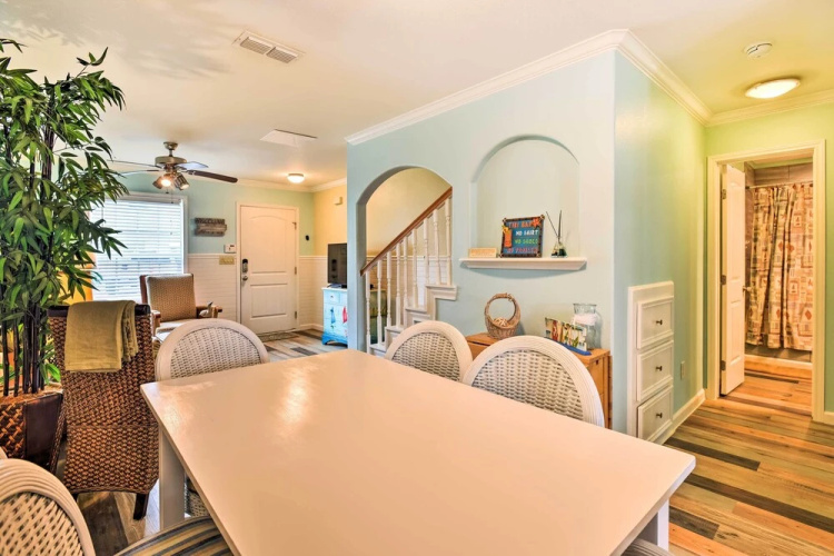 Near Beach & Golfing: Port Aransas Condo w/ Deck