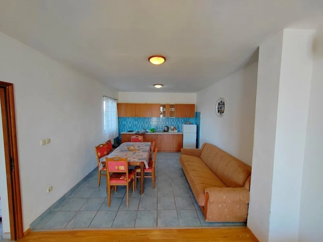 2 Bedrooms Apartment with balcony and with garden view